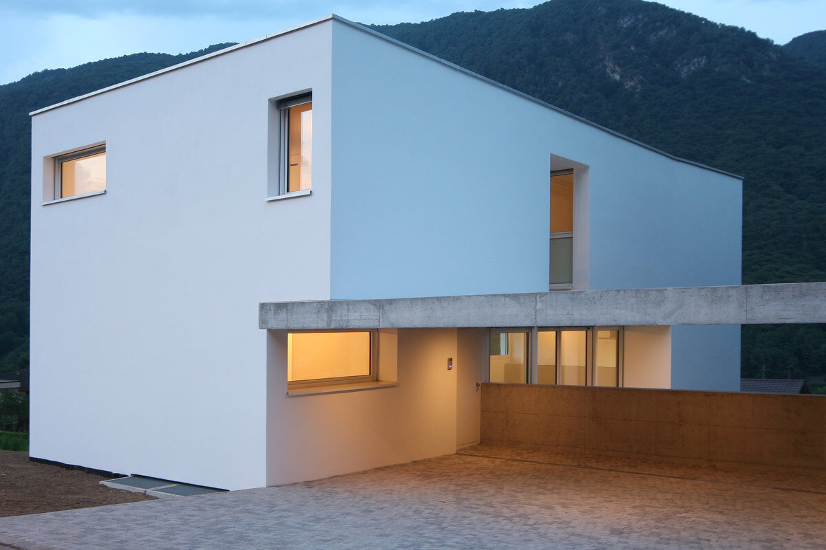 Nieuwbouw villa gevel met crepi afwerking - IDGS bouwbedrijf