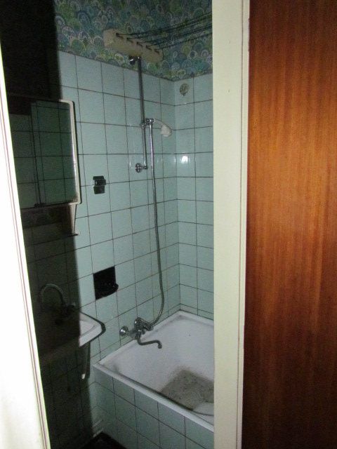 Ancienne salle de bain avec carrelage retro avant renovation - entreprise Anvers IDGS