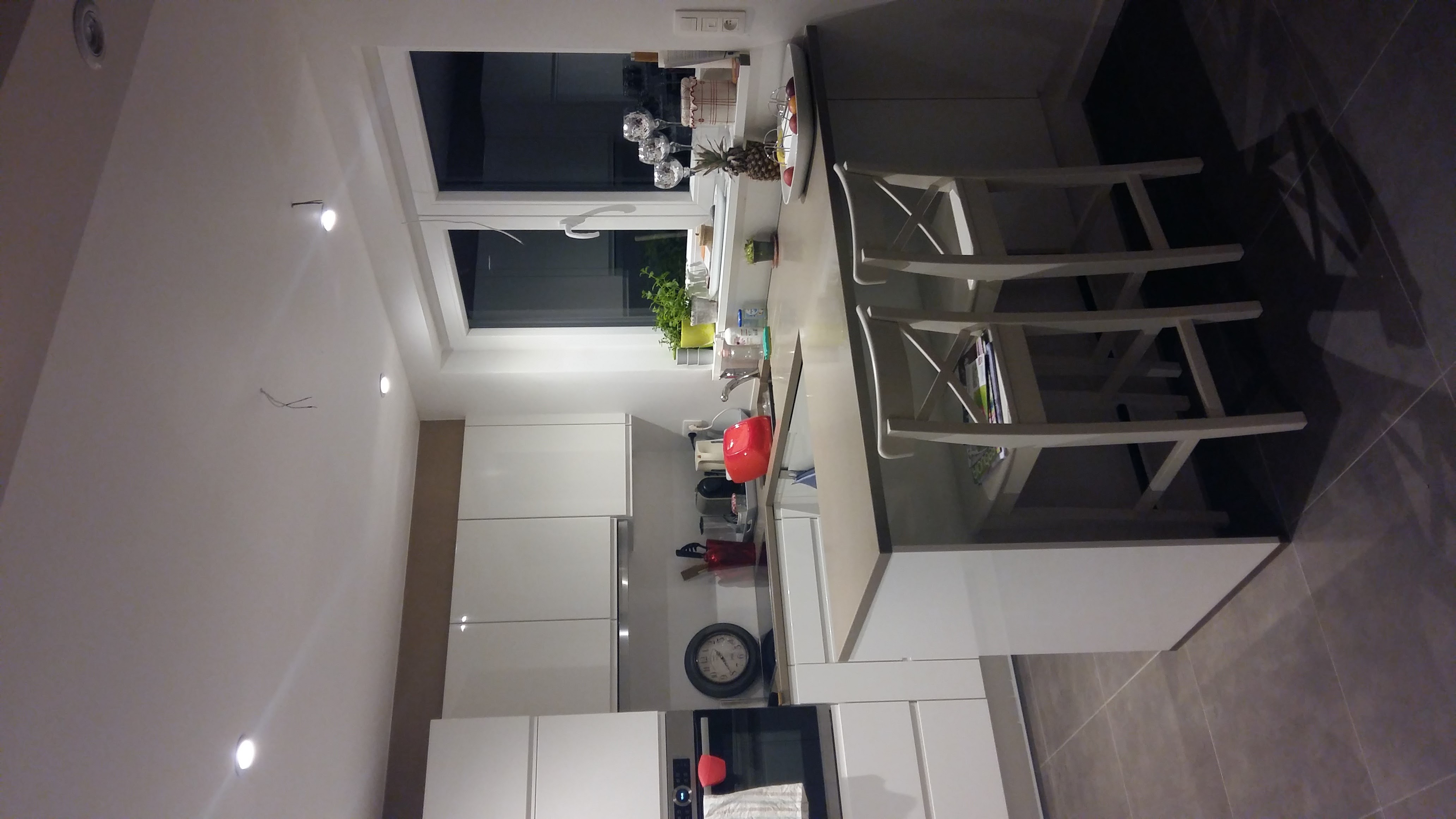 Cuisine ouverte moderne avec bar apres renovation - renovation Rixensart IDGS Constructions