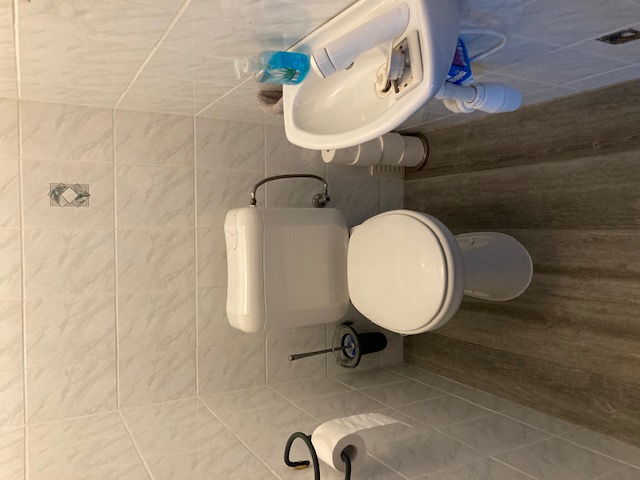 Toilet renovatie met moderne afwerking
